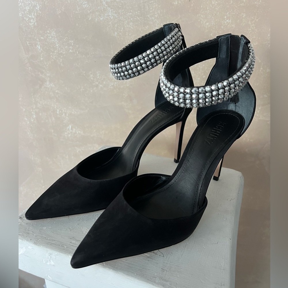NEVER WORN - Schutz Pump w heel bags for storage - size 8.